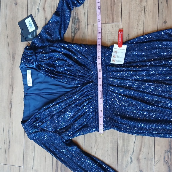 New Mac Duggal Embellished Midnight  Long Sleeves Gown. Size 4 - Picture 17 of 17